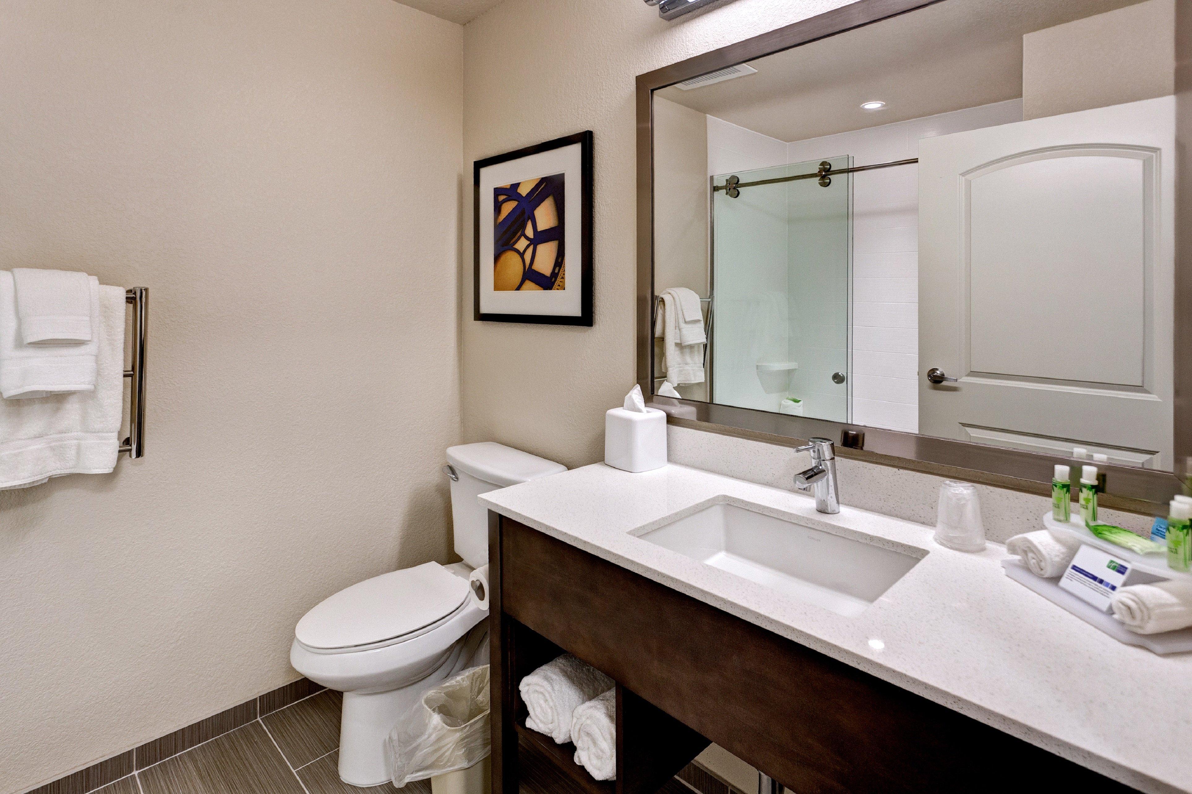 Holiday Inn Express & Suites Great Bend By Ihg Exterior photo